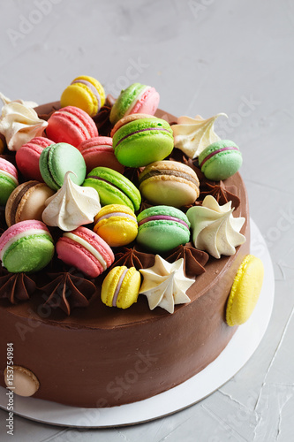 Chocolate cake with macaroons