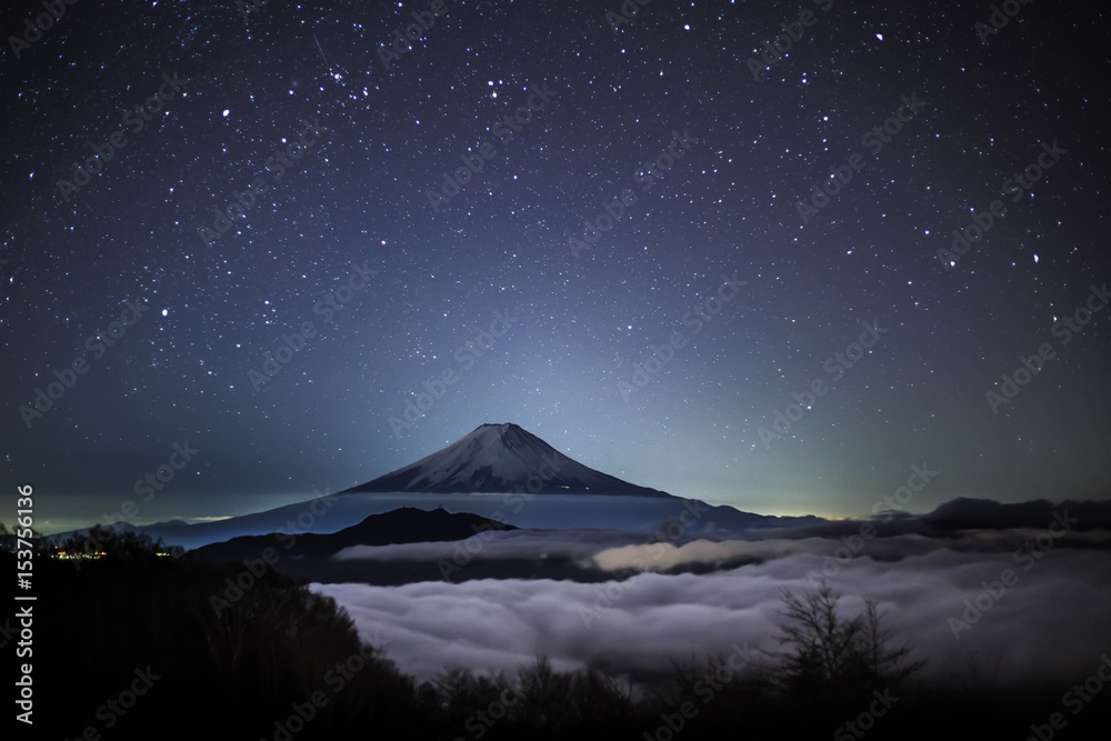 大月市大蔵高丸富士山の星空と雲海