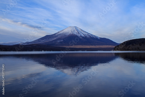 山中湖夜明けの富士山