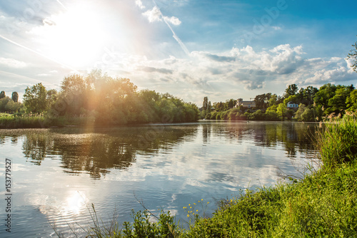Foto Sonnenstrahlen Spiegelung im Main bei Aschaffenburg
