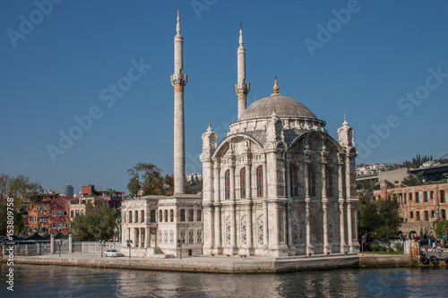 Architektur am Bosporus (Istanbul)