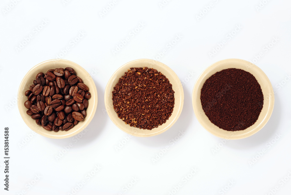 Kaffee, verschiedener Mahlgrad und ganze Bohnen Kaffee, verschiedener Mahlgrad und ganze Bohnen