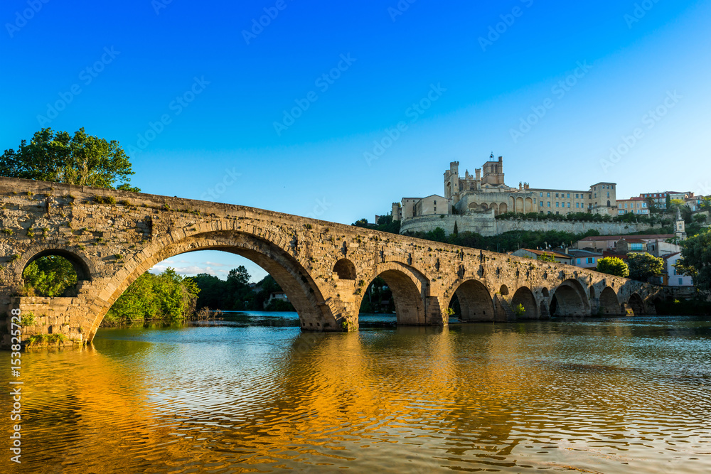 Pont Vieux sur l'Orb à Béziers, Hérault, Occitanie en France
