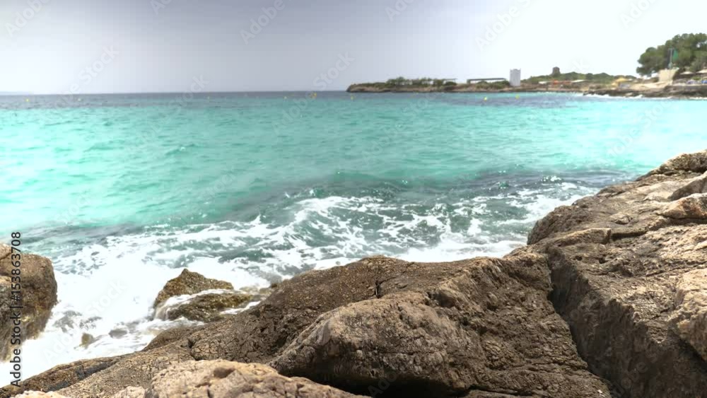 Spanien Mallorca Bucht mit Wellen und Gischt Spanien Mallorca Bucht mit Wellen und Gischt