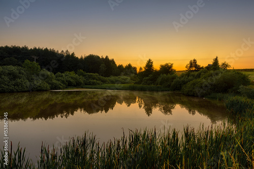 Teich mit Sonnenuntergang im Harz