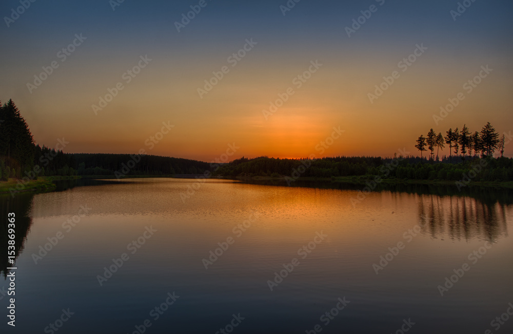 Sonnenuntergang am See im Harz