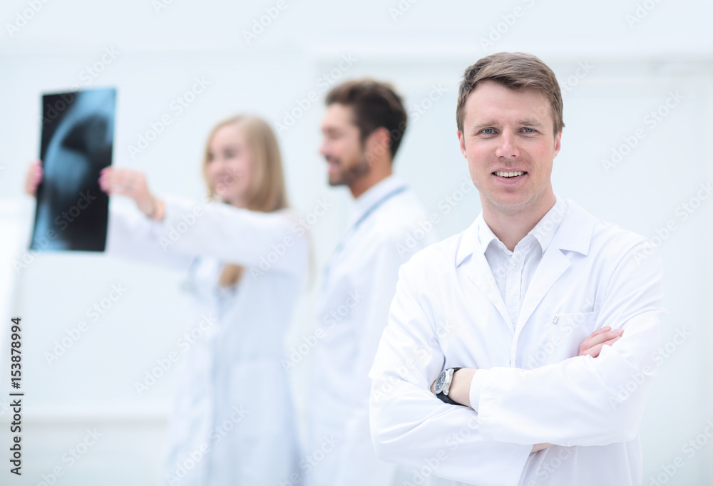 Fototapeta premium Healthcare, medical and radiology concept - doctors looking at x
