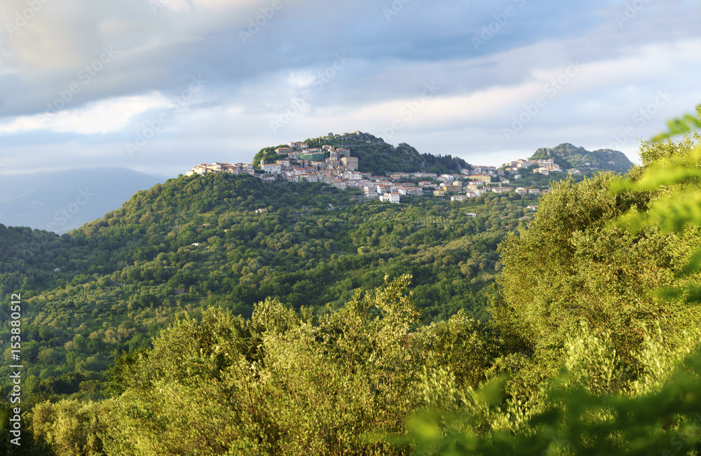 Fototapeta premium Trutzburg im Naturpark Cilento: Roccagloriosa