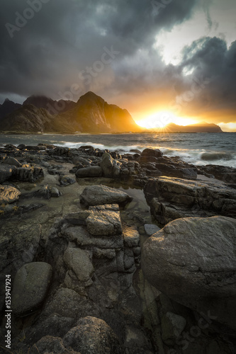 Sonnenuntergang Vareid mit blick auf Flakstad