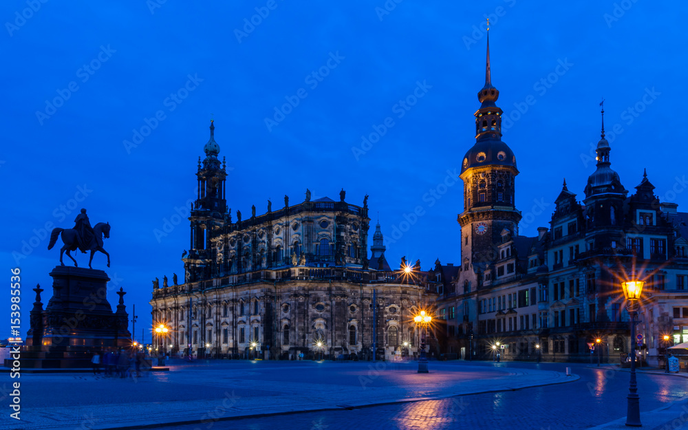Fototapeta premium Dresden-Theaterplatz; Deutschland
