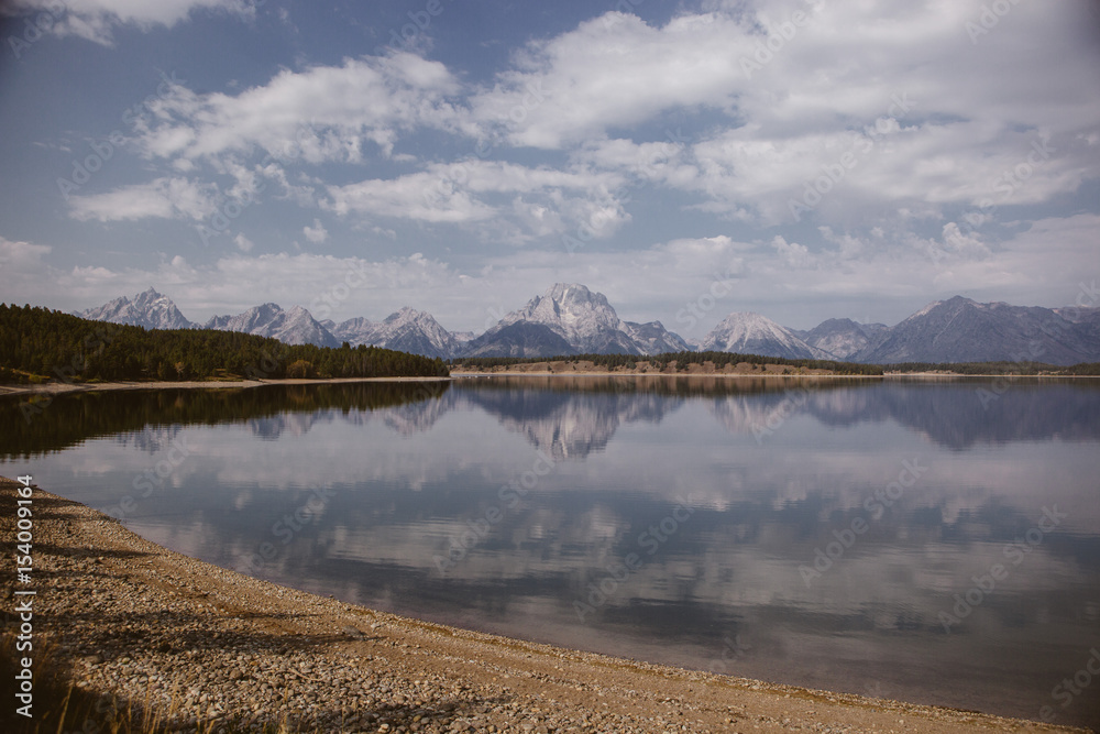 Obraz premium Rocky Mountains on a sunny day