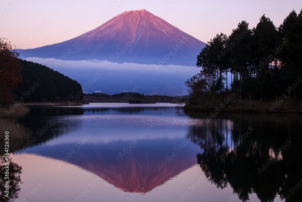 夕方の田貫湖に映る富士山