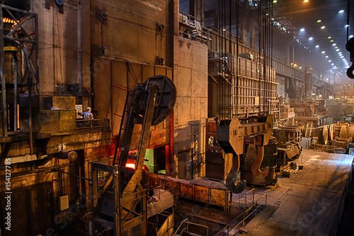 Obraz na płótnie In the old steelworks 2 w salonie