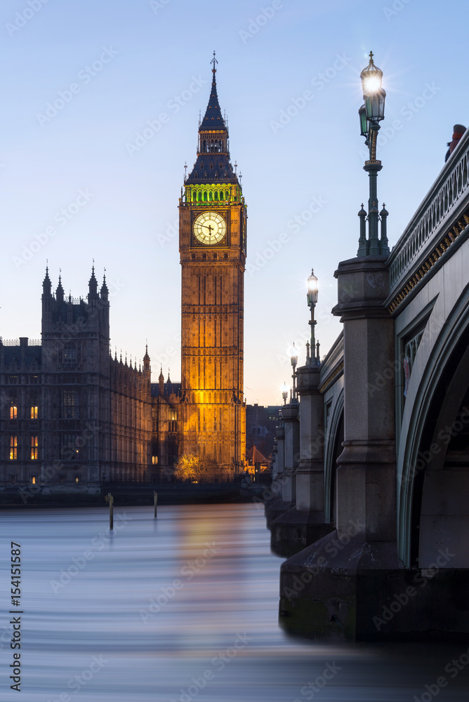 Fototapeta premium Houses of Parliament and Big Ben in London at sunset