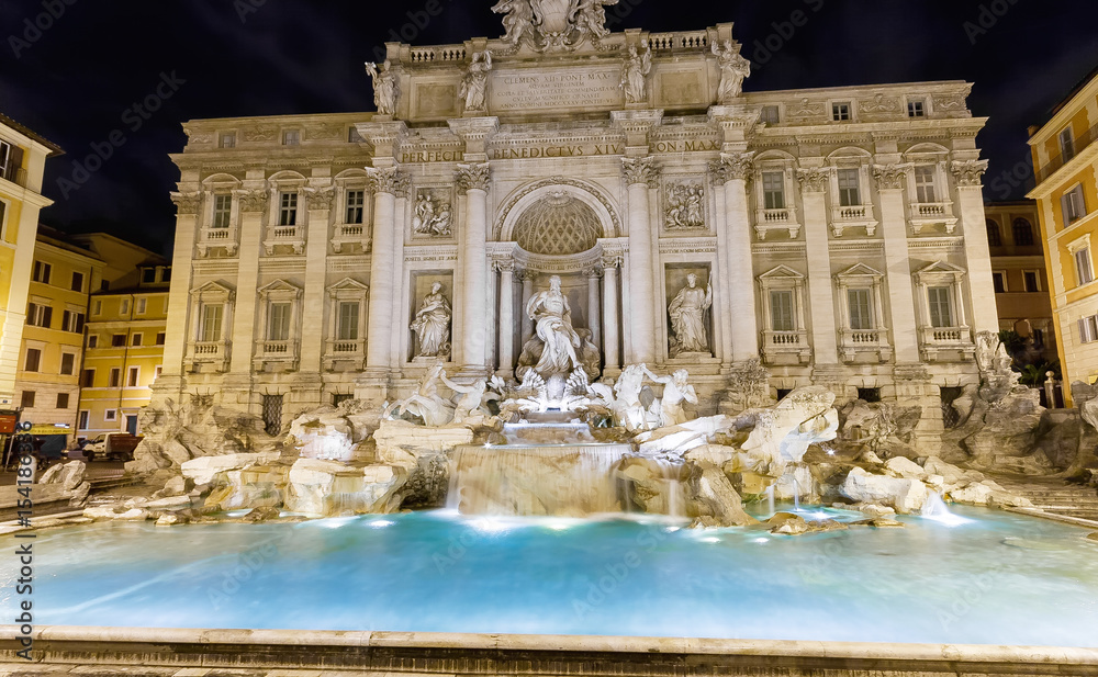 night view of the trevi fountain in rome