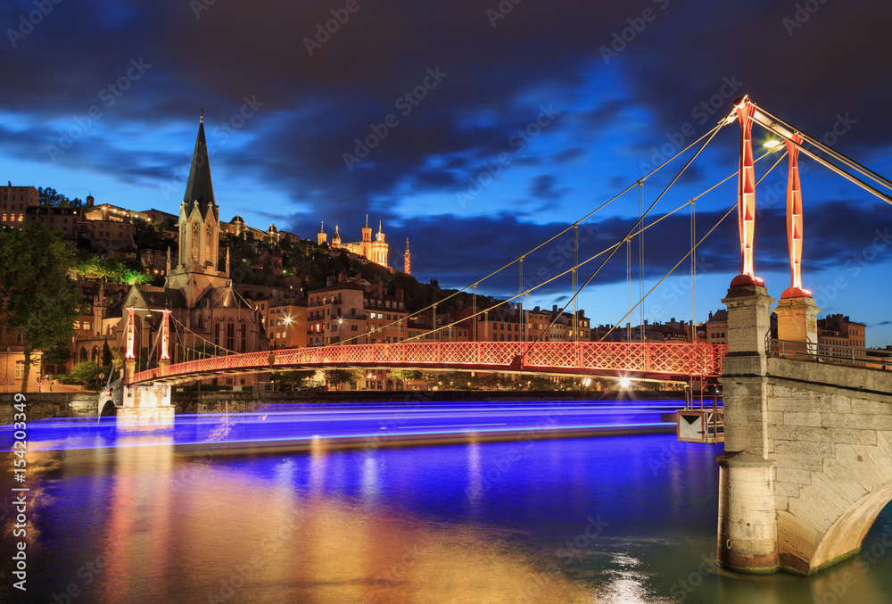 Obraz premium Illuminated Passerelle (footbridge) over the Saone river in Vieux Lyon at dusk. Lyon, France.