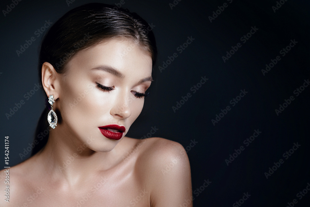 Beautiful woman with evening makeup. Jewelry and Beauty. Fashion art photo