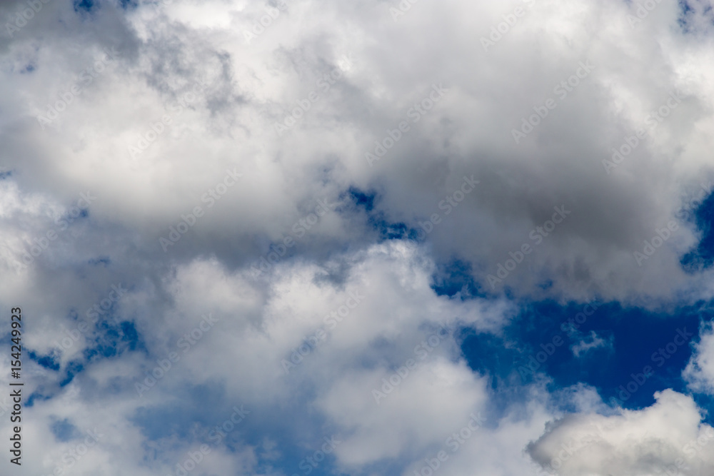 Obraz premium Beautiful clouds against blue sky as background