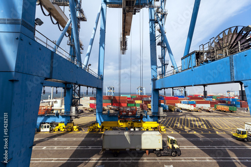 Port Crane Transferring Container