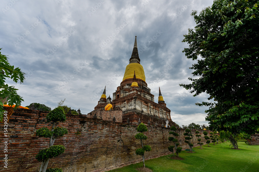 Naklejka premium Wat Yai Chai Mongkhon In Ayutthaya Historical Park Of Thailand.