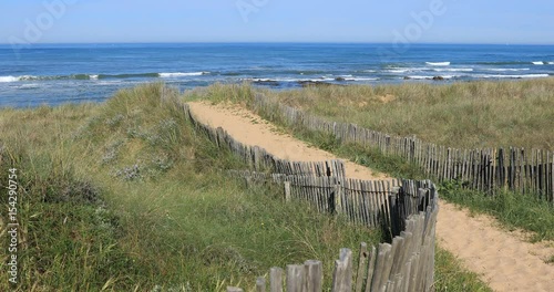 Chemin vers la plage de la Paracou à la Chaume (Les Sables d'Olonne) photo