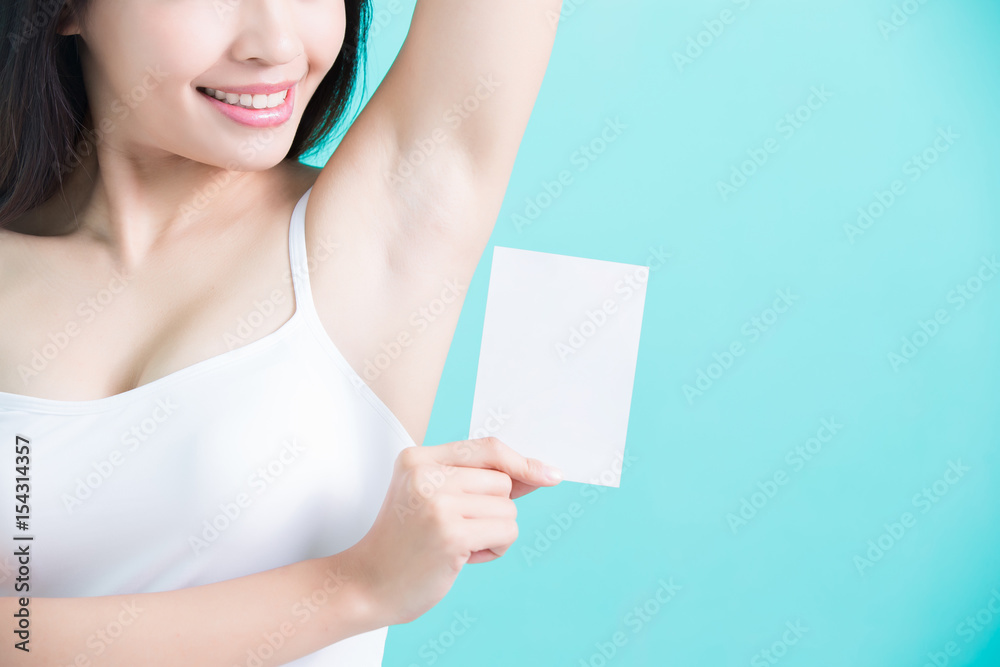 woman show under armpit