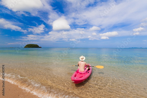 Fototapeta Naklejka Na Ścianę i Meble -  Thailand. Man sea, kayak. Libong