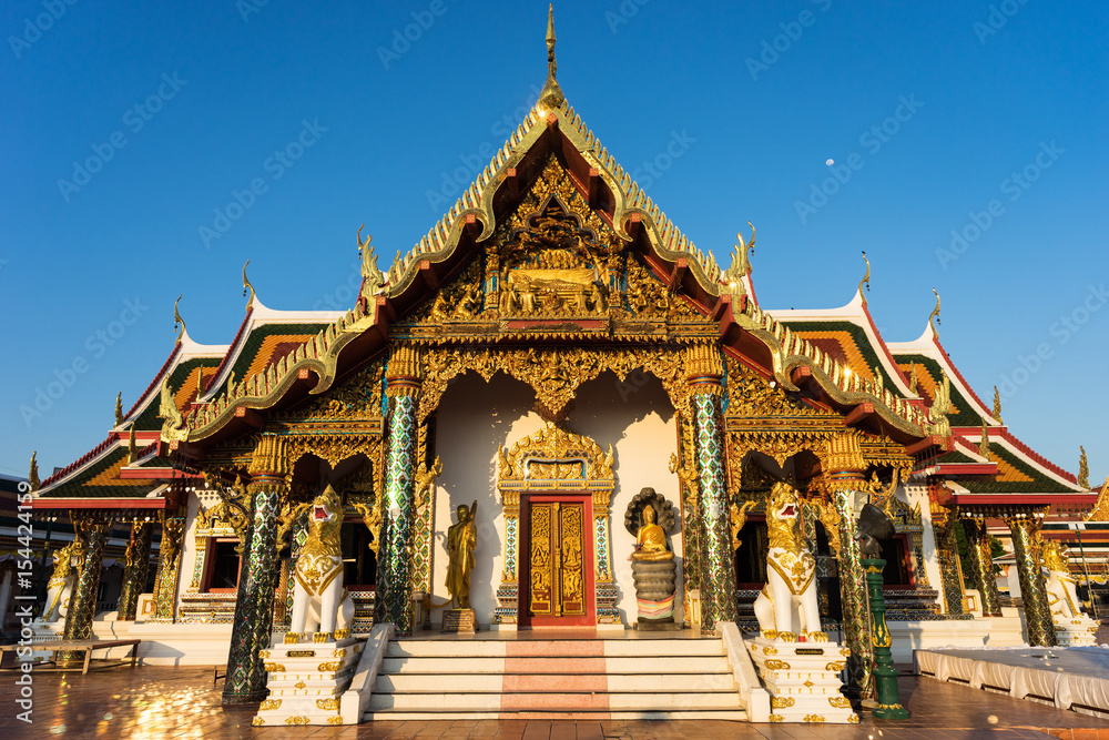 Naklejka premium Buddist temple of Phra that Choeng Chum