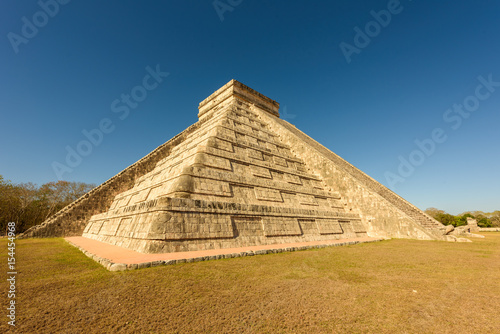 Chichen Itza - El Castillo Pyramid - Ancient Maya Temple Ruins in Yucatan  Mexico