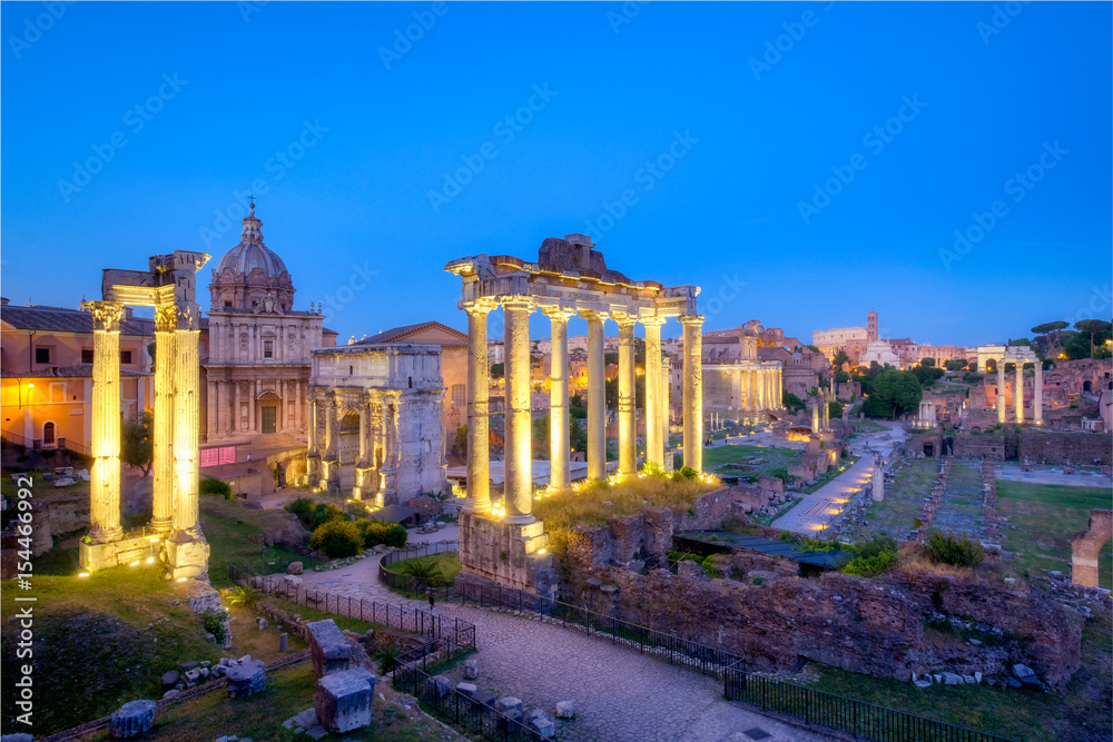 Fototapeta premium Forum Romanum archeological site in Rome after sunset