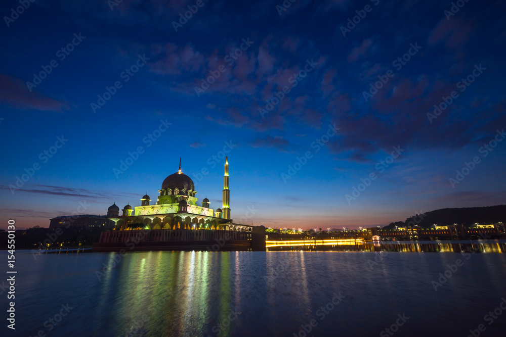 Fototapeta premium PUTRAJAYA, MALAYSIA - 9TH APRIL 2017; Sunrise moment at Putra Mosque, a principal mosque of Putrajaya, Malaysia. Construction of the mosque began in 1997 and was completed two years later.