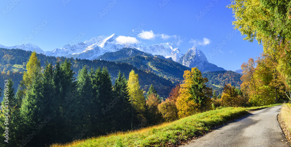 traumhafte Herbstlandschaft in den bayrischen Alpen