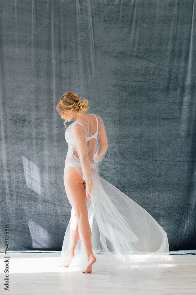 Fototapeta premium Boudoir bride's morning