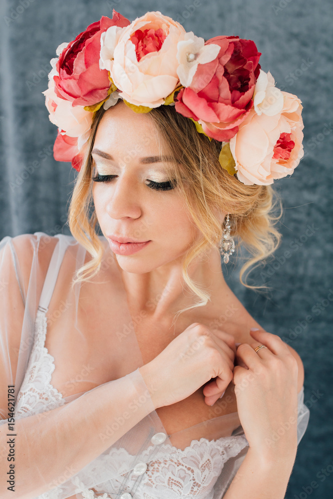 Naklejka premium Boudoir bride's morning