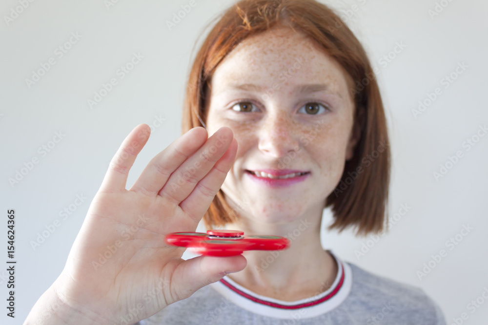 Jouer avec des hand spinner Jouer avec des hand spinner