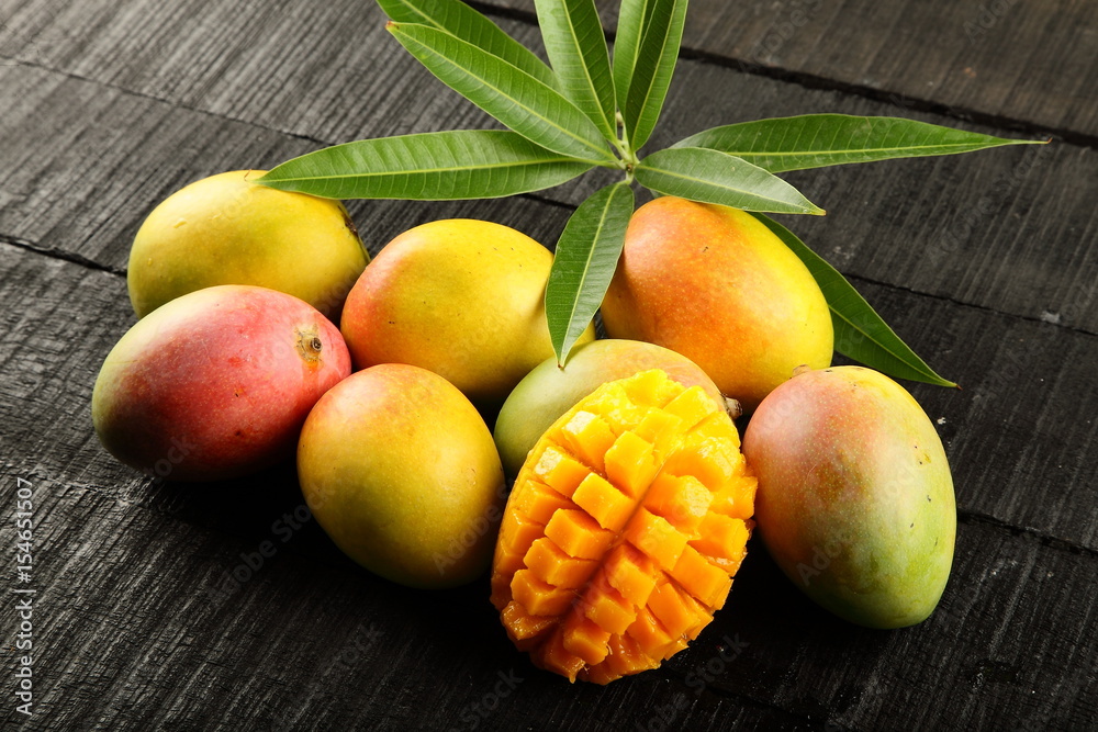Fresh organic mangoes.
