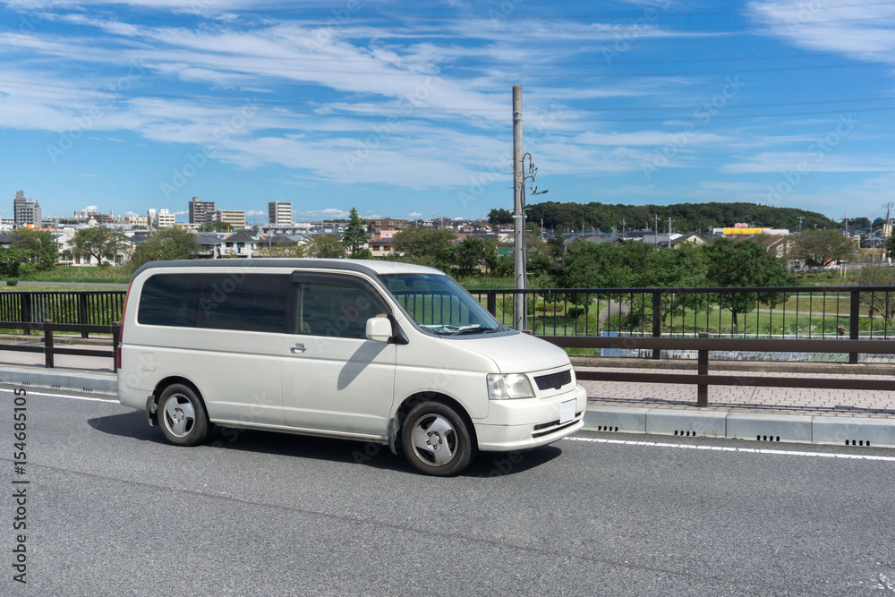 乗用車 ミニバン