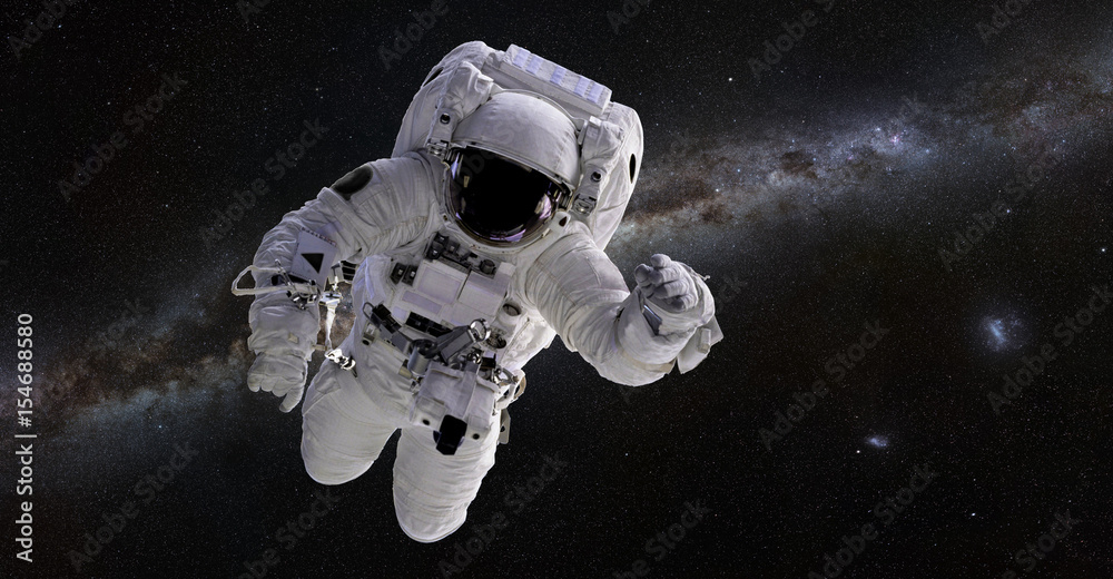 Fototapeta premium Astronauta przed galaktyką Drogi Mlecznej