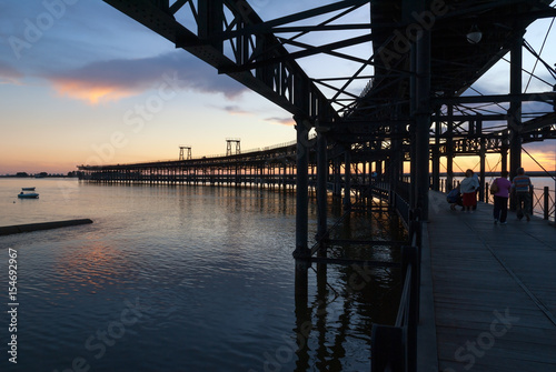 Atardecer en el Muelle del tinto (Huelva)