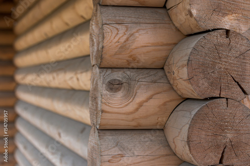 Fotografi The wall of a wooden house from calibrated logs