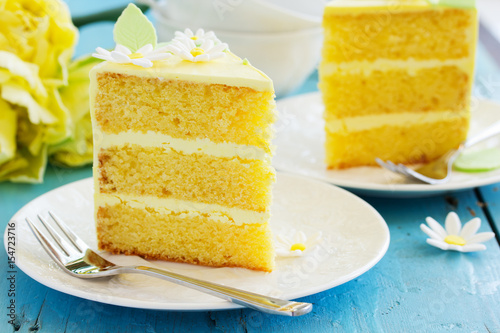 Fototapet A piece of lemon sponge cake on a plate.