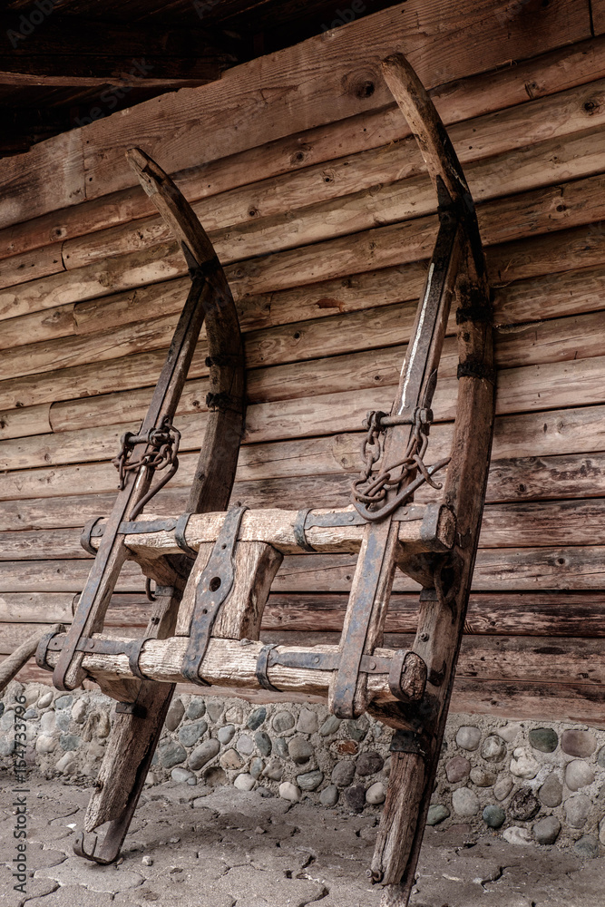 Alter Holzschlitten Stock-Foto | Adobe Stock