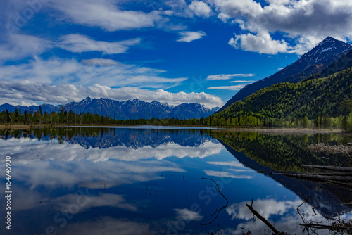 Fototapeta Naklejka Na Ścianę i Meble -  Amazing Reflecting Mountain Range