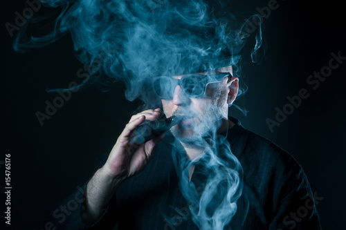 e-cigarette. Vape. Quit smo...