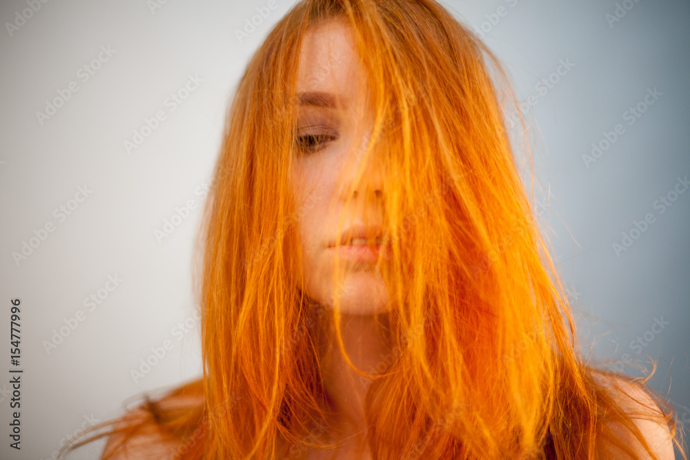 Naklejka premium Dreammy portrait of beautiful redhead woman in soft focus in studio photo. Attractive and beautiful woman