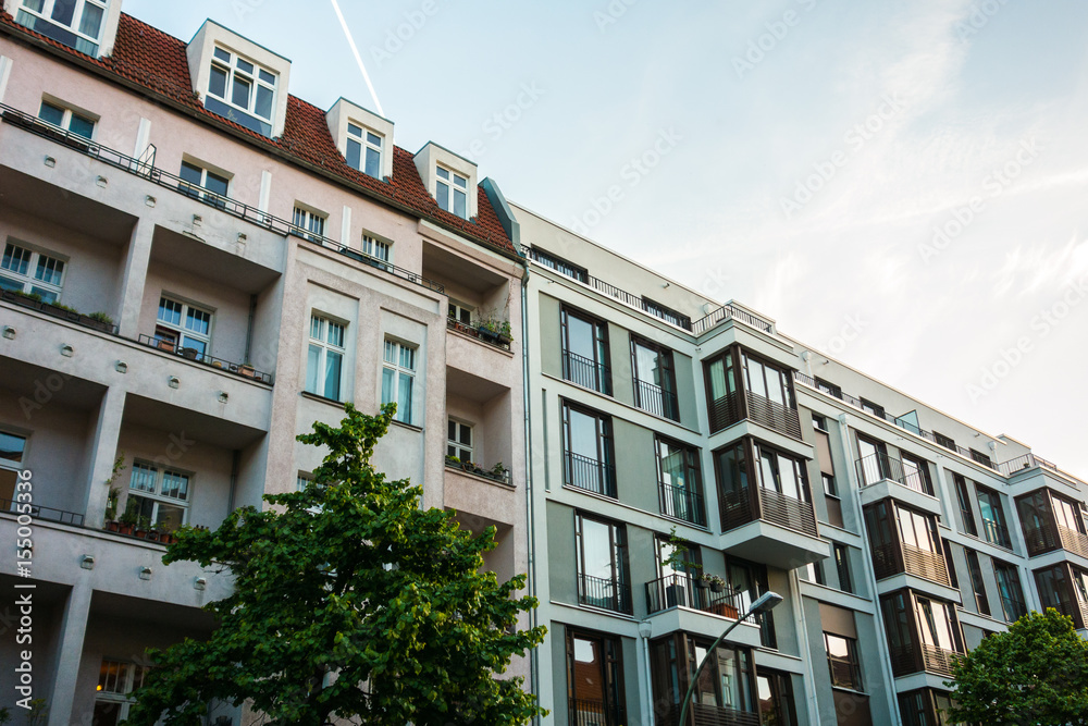 Naklejka premium old and modern architecture of buildings in a row