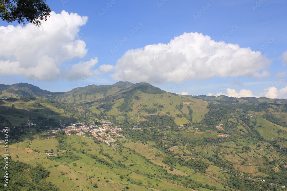 Fototapeta premium Panorámica del casco urbano. Titiribí, Antioquia, Colombia.