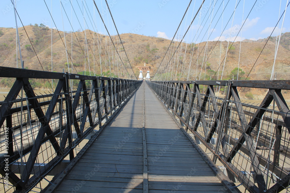 Fototapeta premium Puente de Occidente. Olaya y Santa fe de Antioquia, Colombia.