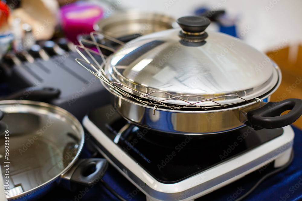 Obraz premium Casserole or frying pan with a glass lid