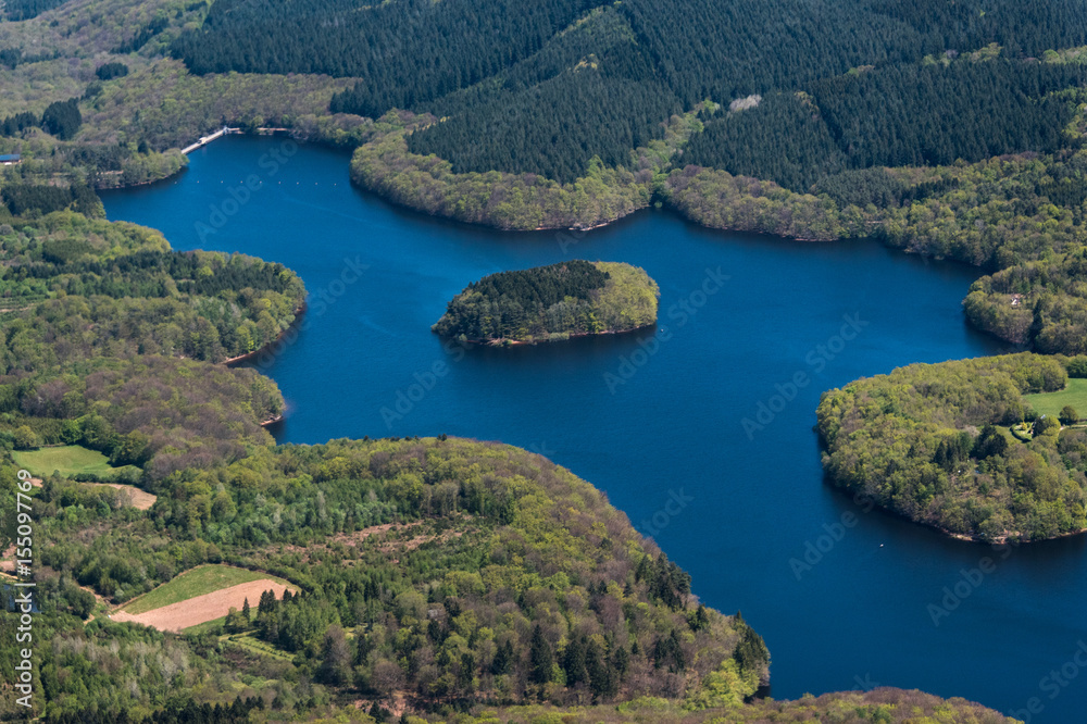 Vue aérienne du lac de Chaumeçon dans la Nièvre - obrazy, fototapety, plakaty 